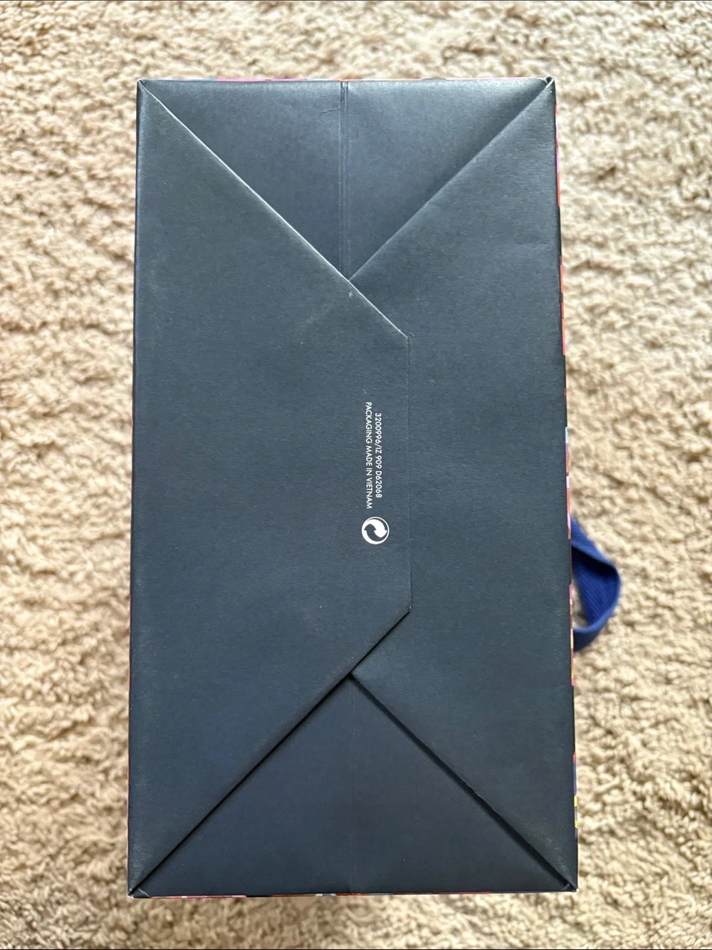 Louis Vuitton Limited Edition 2019 shopping bag & unused gift tag with ribbon - Picture 5 of 13